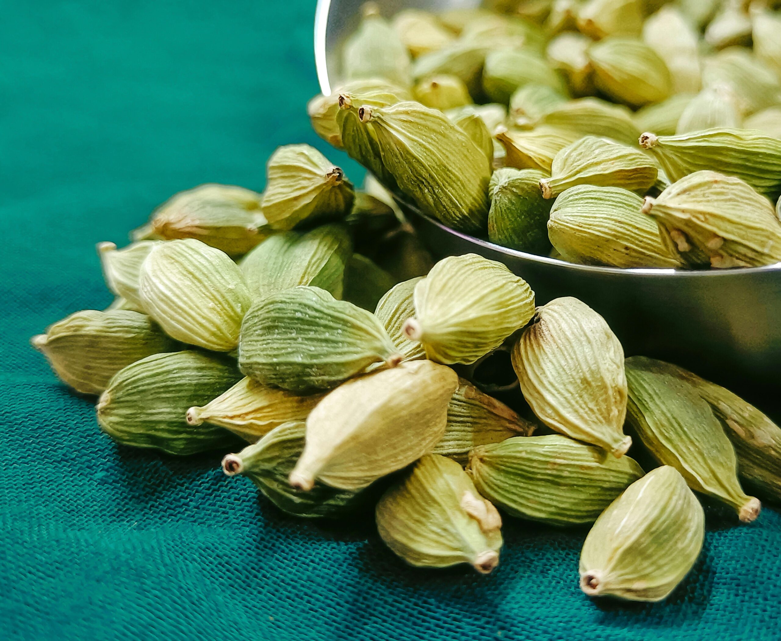 Health benefits of cardamom, showcasing its digestive, antioxidant, and wellness properties in natural settings.