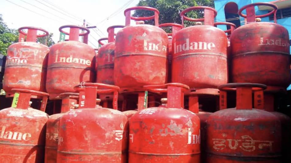 Andhra Pradesh and Telangana LPG cylinder price today ₹877.50 and ₹905