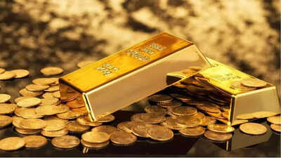 February Gold Rate India – Rural people buying gold jewelry in village market